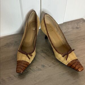 Vintage Stuart Weitzman Woven Crocodile accent Kitten Leather Heels - 8.5